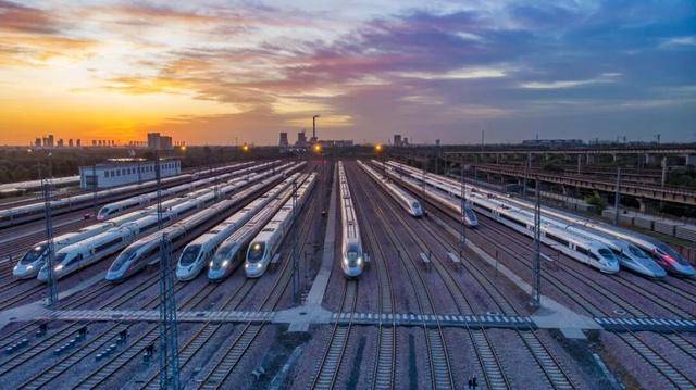 《中國高鐵技術自主創新實踐》榮獲中國出版政府獎圖書獎