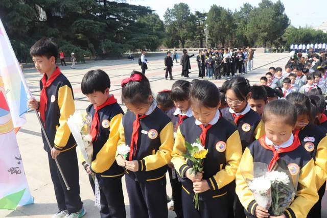 鄭州高新區創新大道小學舉行清明節祭掃活動
