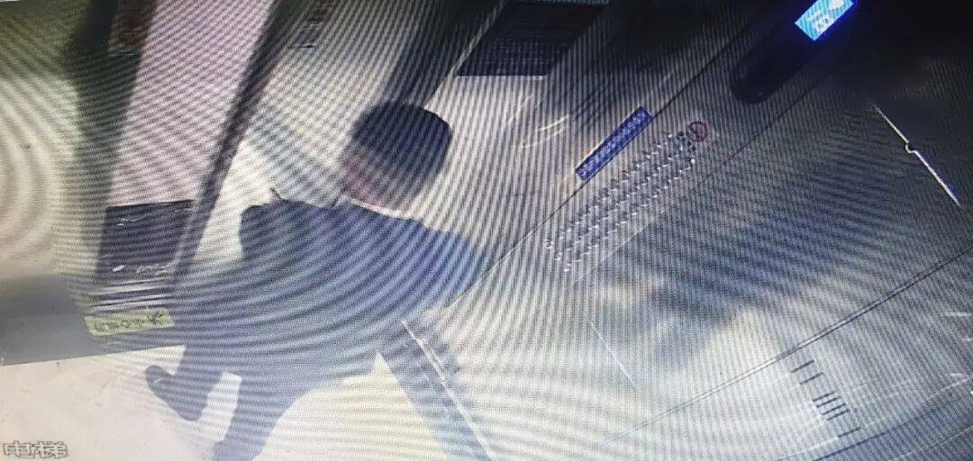 長沙地鐵上一男子猥褻女性，影片在社交平臺曝光！警方出手抓獲