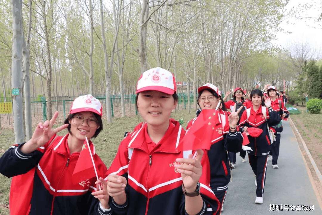 棗強中學舉行春季遠足活動