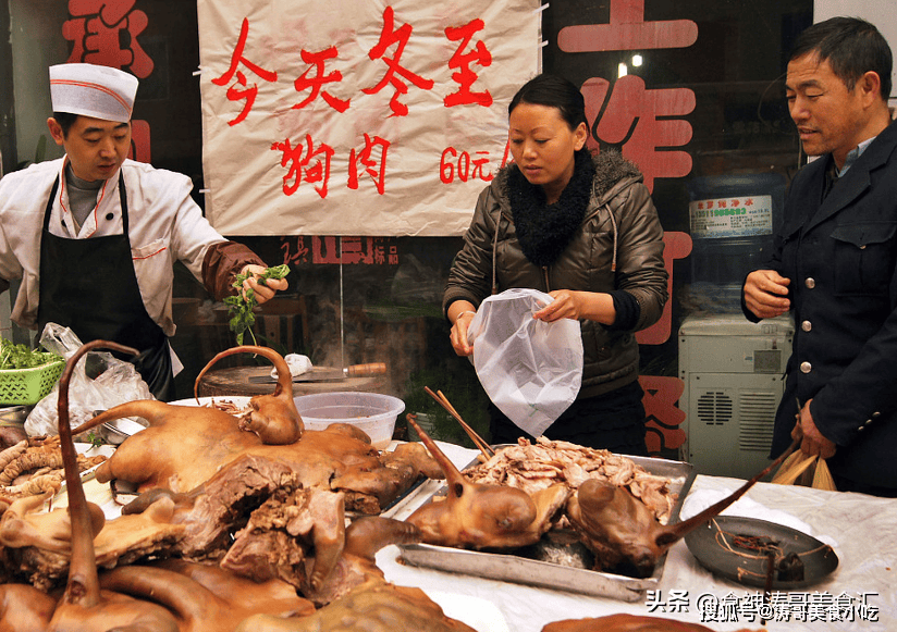 大量朝鮮遊客湧入吉林，他們不去旅遊，竟為了我國白酒