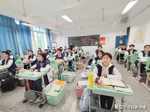 巴中市第三中學開展第二期人工智慧通識教育培訓