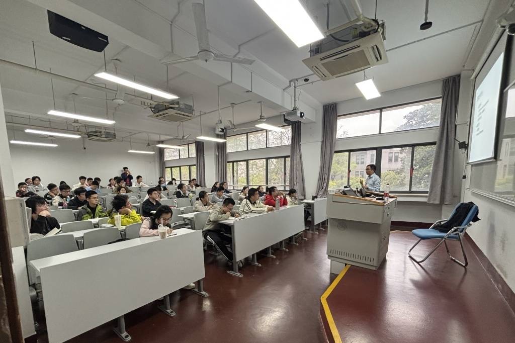 高一學生也能聽大學名師上課？復旦、同濟、上財聯合打造週末先修學堂