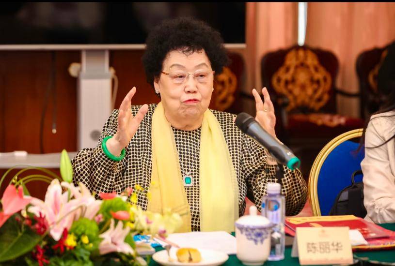 原創陳麗華頂奢收藏，從鴿血紅到天價帝王綠手鐲，都比不上她看家之寶