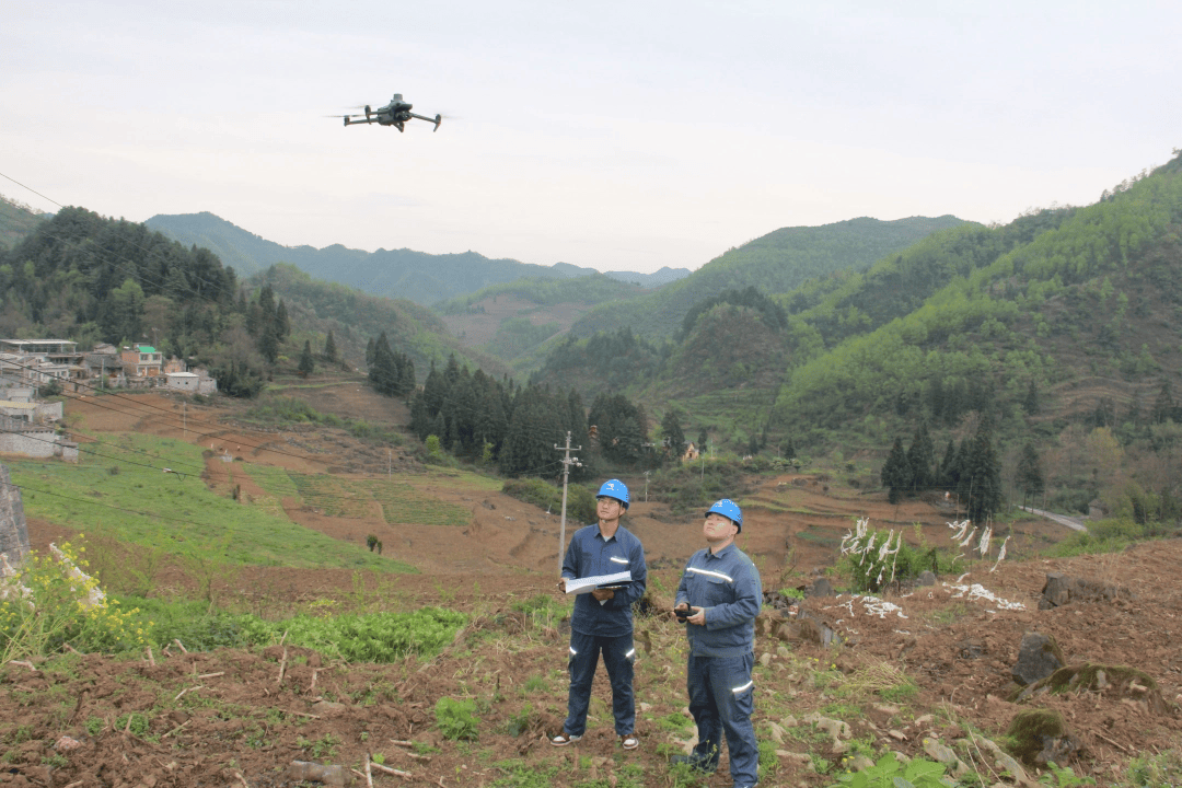 科技巡防+精準宣傳 南方電網畢節七星關供電局築牢電網防山火安全防線