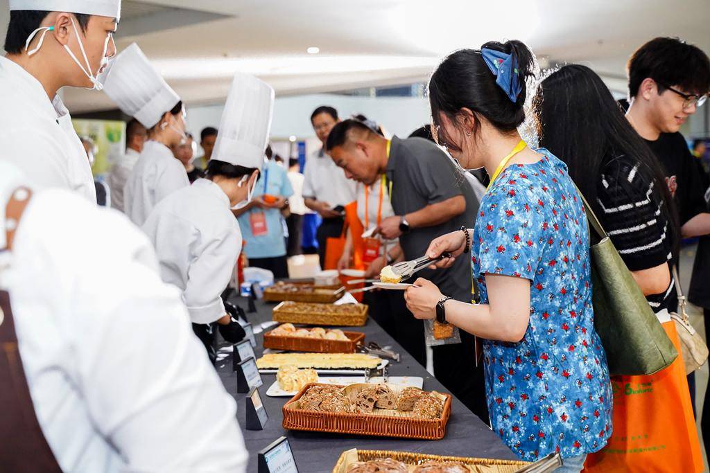 昆蟲蛋白美食亮相！第三屆飼用、食用昆蟲國際研討會華農舉行