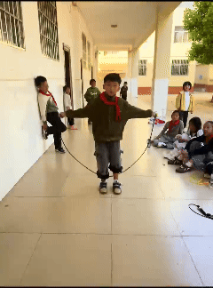 原創小學老師好厲害：教的可是一群文盲！無異於教一群猴子“1+1=2”