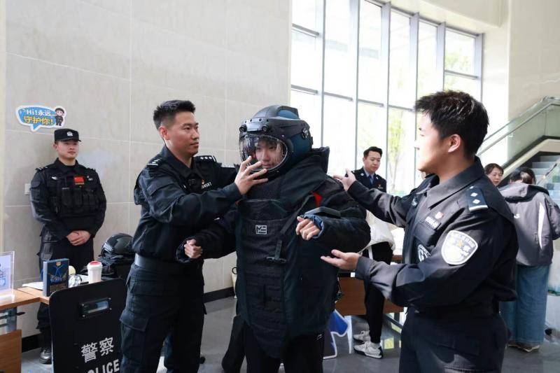 北京民警組團走進大學校園，現場多角度普及安全理念