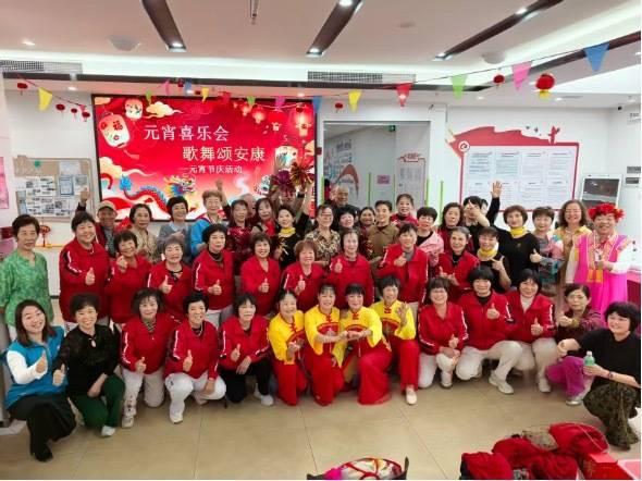 就在家門口！黃閣長者免費學手機、跳舞、書法……還能上大學