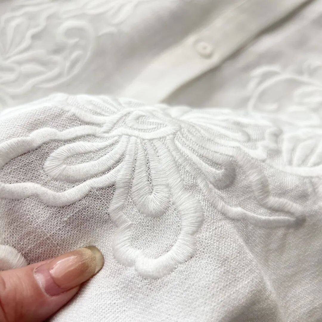 真的被這件亞麻白襯衫驚豔！重工刺繡，巨顯瘦~