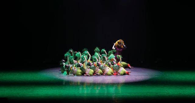 舞韻展芳華！青島大學畢業生舞蹈專場演出彰顯青春活力