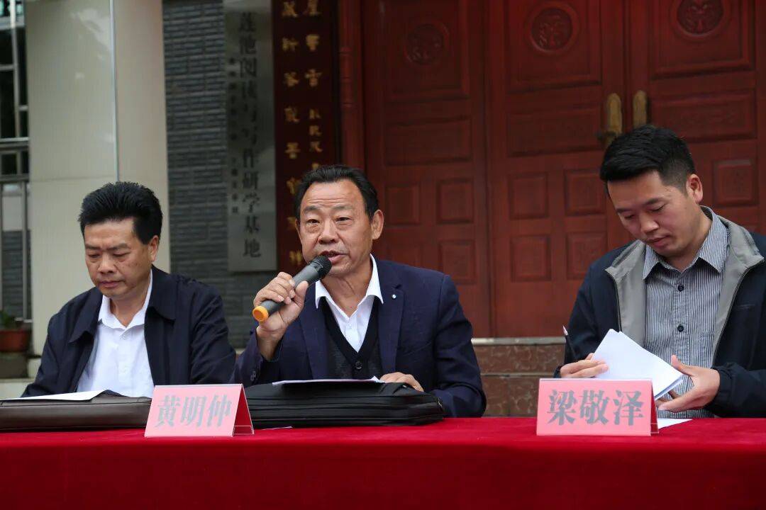 綏陽縣詩歌學會開展主題採風及讀詩會活動