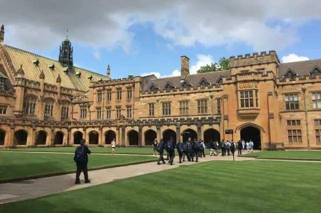 英國24所大學將面臨破產倒閉