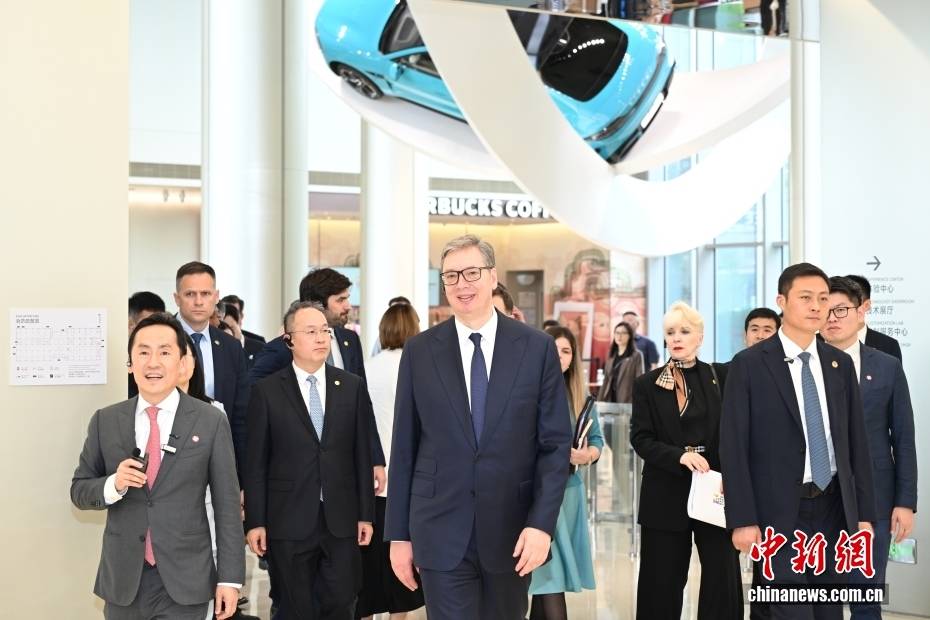 武契奇參觀小米汽車工廠