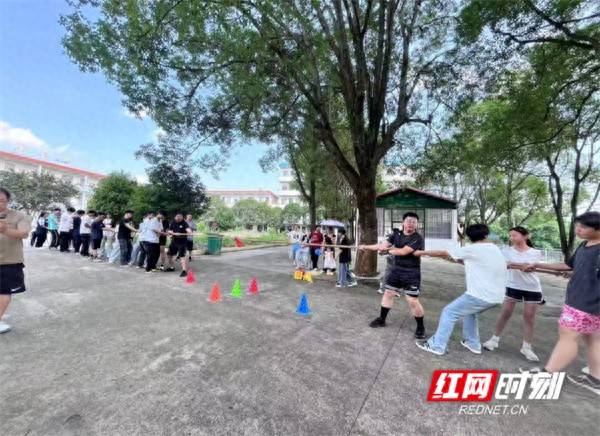 新田縣高山中學開展九年級中考減壓趣味團體活動 2026-06-18 11:39:18