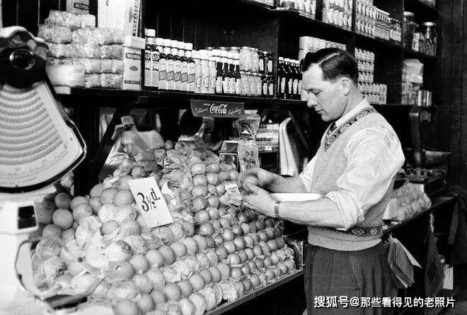 老照片 1955年波蘭移民在英國 和現在的移民截然不同
