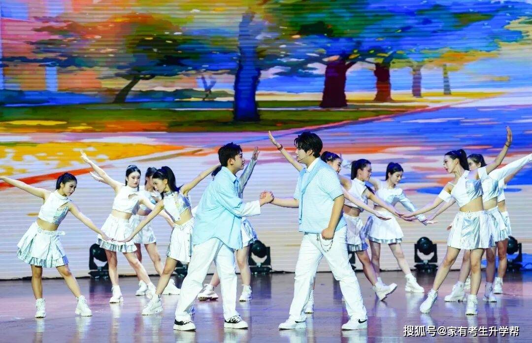 青春向黨、藝書啟航，鄭州藝書高階中學2026屆畢業晚會紀實