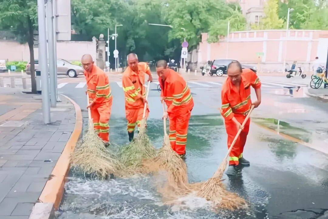 靠前防禦、快速處置！東城精準施策織密防汛網