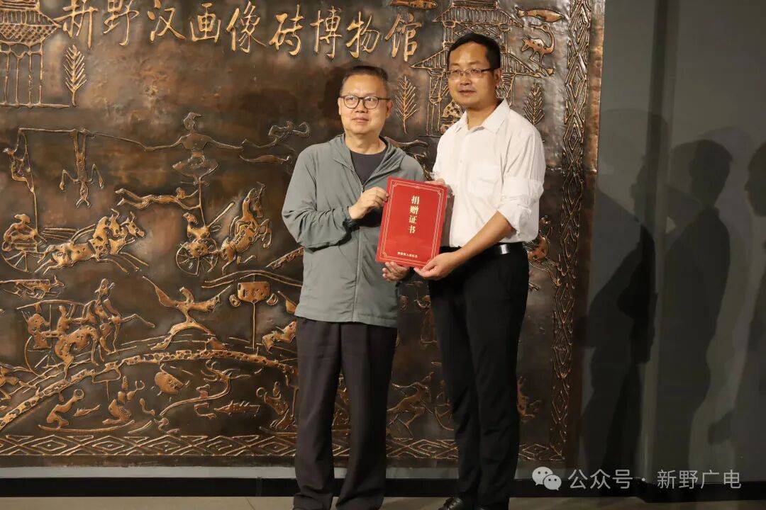 著名書法家、故宮學校校長程同根向新野博物館捐贈157幅書法佳作