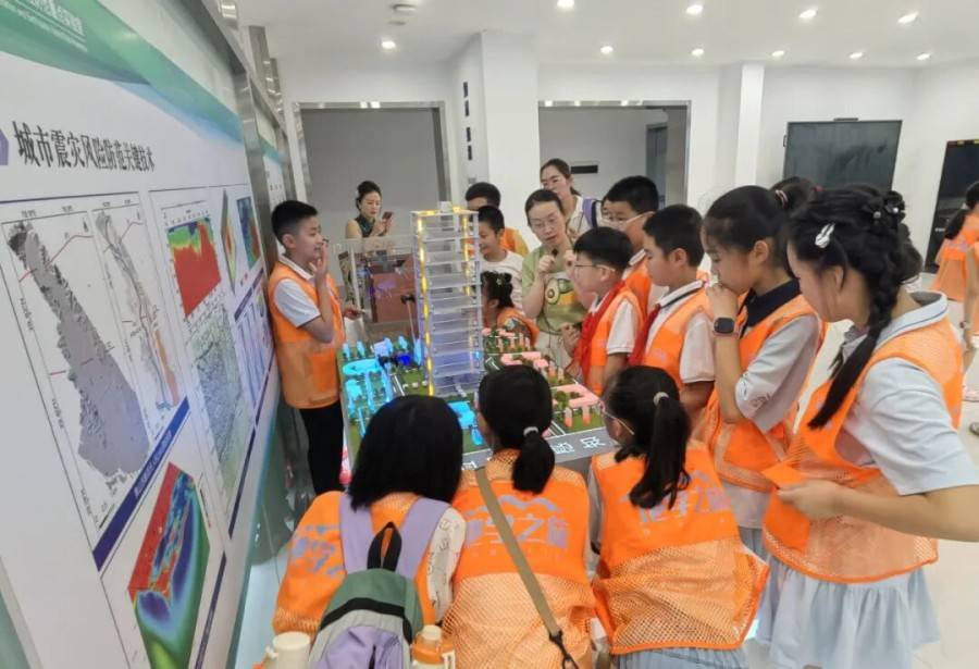 合肥市南門小學上城國際分校：探秘地震科學奧秘 爭做安全自護少年