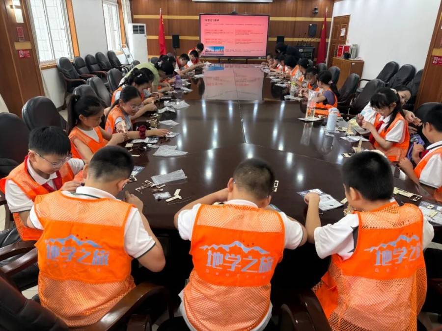 合肥市南門小學上城國際分校：探秘地震科學奧秘 爭做安全自護少年