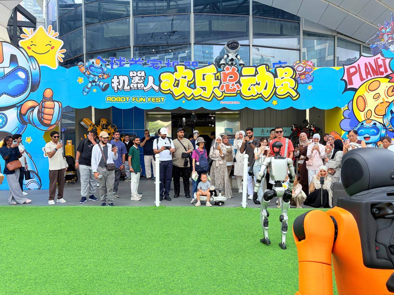 暑期入境遊火熱 阿曼大學生點贊深圳科技發展