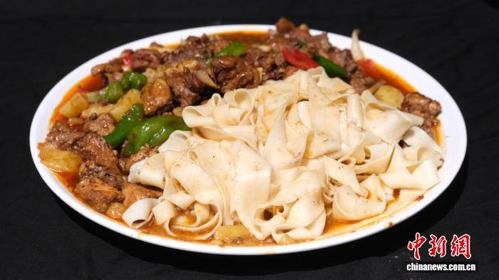 新疆大盤雞的土豆之辯：美食何須死守一套“標準答案”